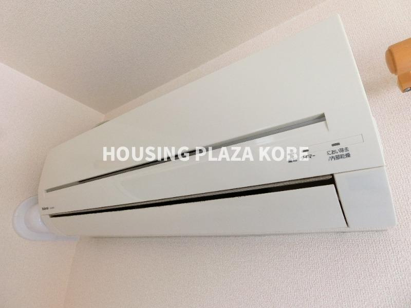 シャーメゾンコーストパートⅡのその他|リビングにエアコン一台付き