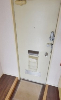 横浜市戸塚区下倉田町のアパートの玄関