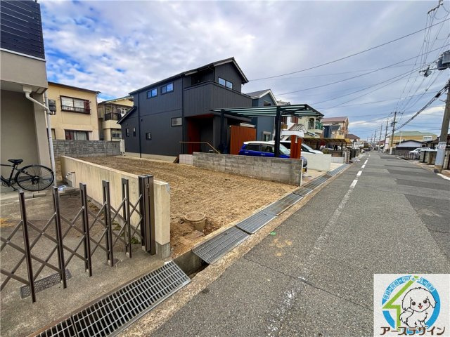 王塚台5丁目売り土地の前面道路含む現地写真
