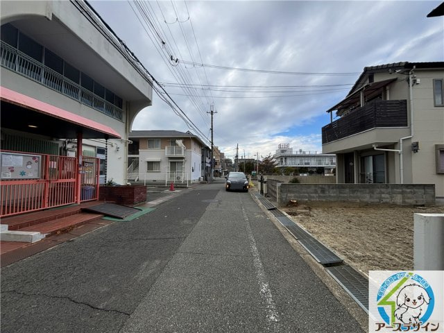 王塚台5丁目売り土地の前面道路含む現地写真