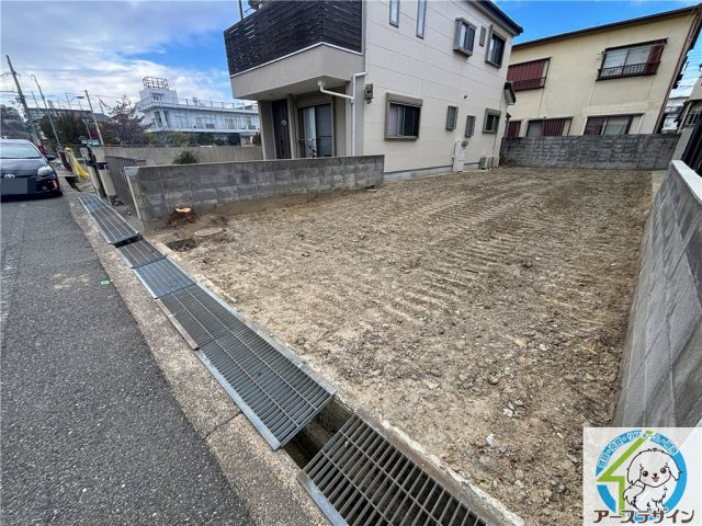 王塚台5丁目売り土地の前面道路含む現地写真