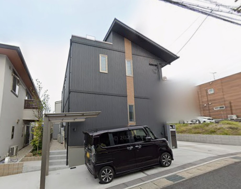 片平戸建の駐車場
