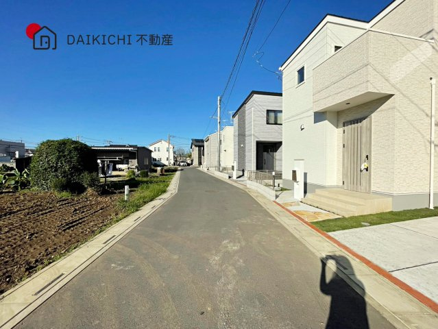 【前面道路含む現地写真】 | 鴻巣市松原9期　ピュアガーデン　新築戸建　全11棟　3号棟