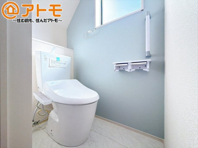 【トイレ】 | 伊豆の国市大仁　新築一戸建て　全1棟 | 窓があり換気もすぐにできる、清潔感のあるトイレです♪
