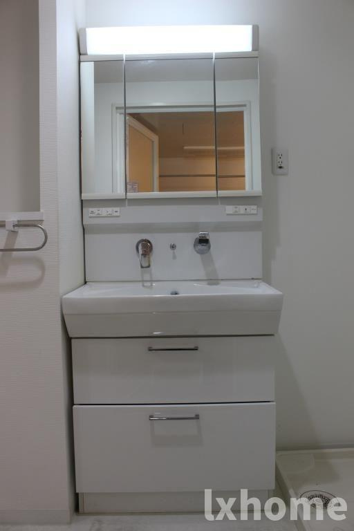 クレセントコートの洗面所|脱衣スペースもあります