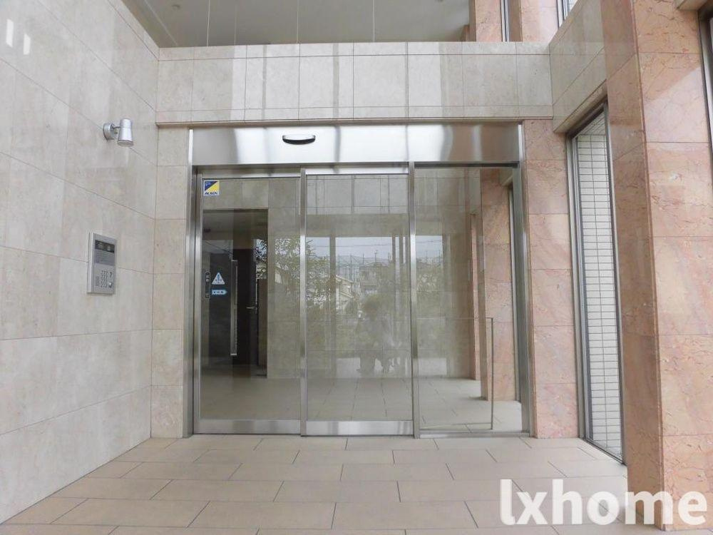 クレセントコートのエントランス|清潔なエントランスです