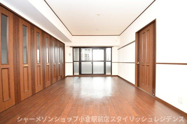 ニューサンリバー１２番館の居間・リビング