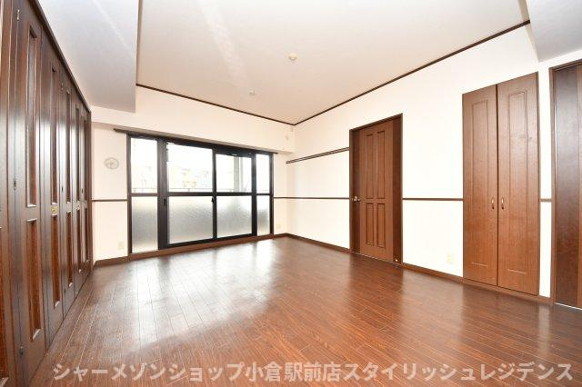 ニューサンリバー１２番館の居間・リビング