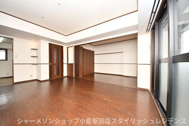 ニューサンリバー１２番館の居間・リビング