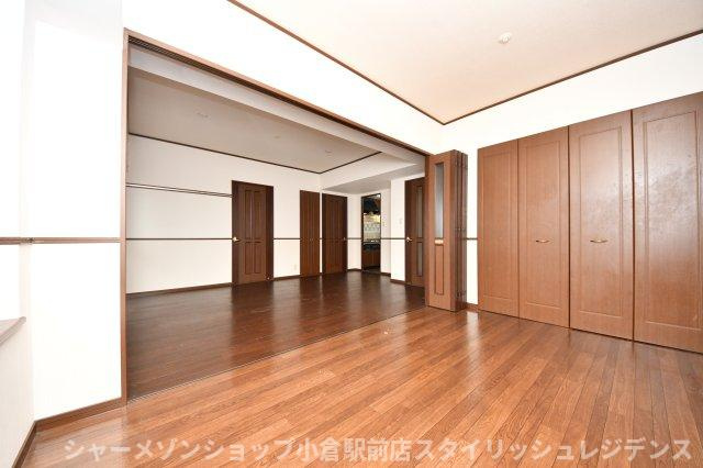 ニューサンリバー１２番館の居間・リビング