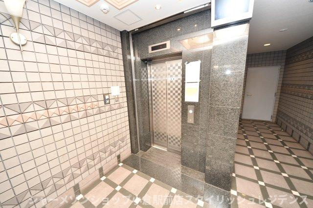 ニューサンリバー１２番館のエントランス