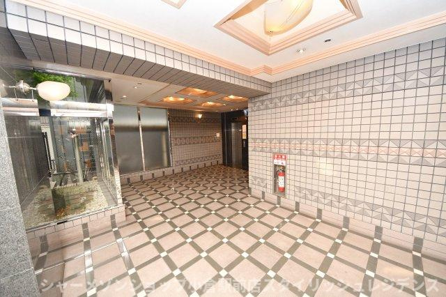 ニューサンリバー１２番館のエントランス