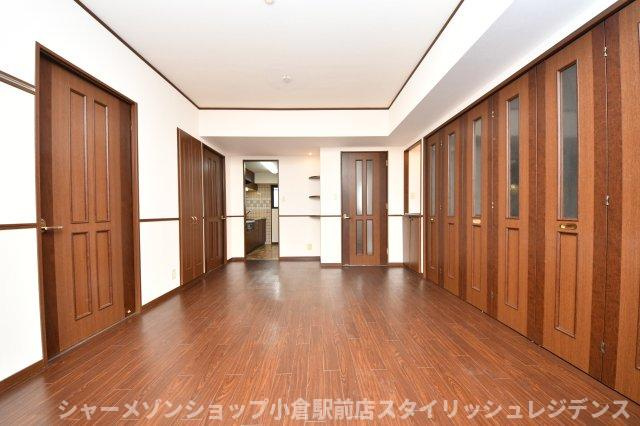 ニューサンリバー１２番館の居間・リビング