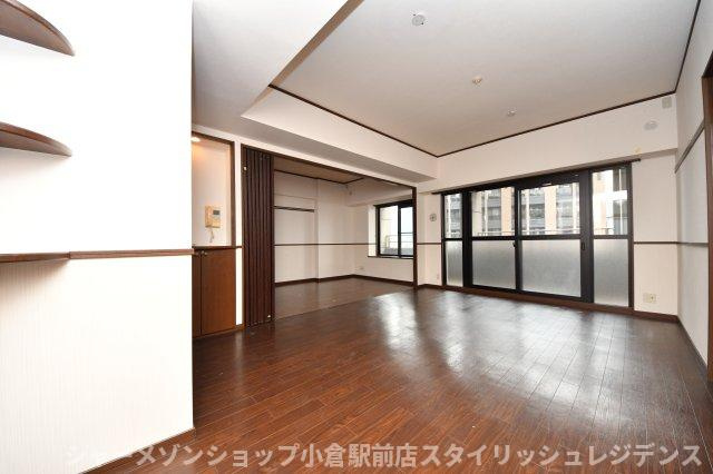 ニューサンリバー１２番館の居間・リビング