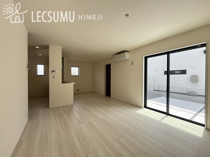 揖保郡太子町佐用岡/新築戸建の居間・リビング