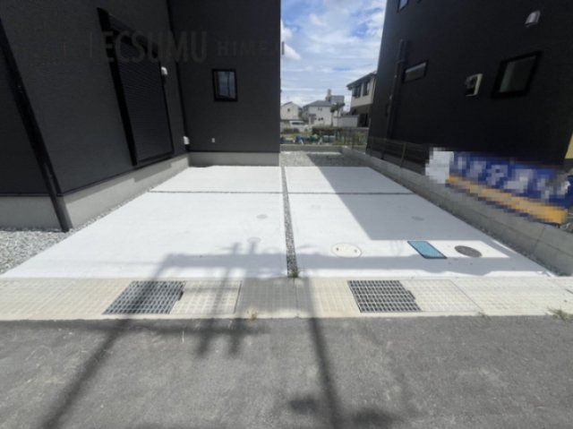 揖保郡太子町佐用岡/新築戸建の駐車場
