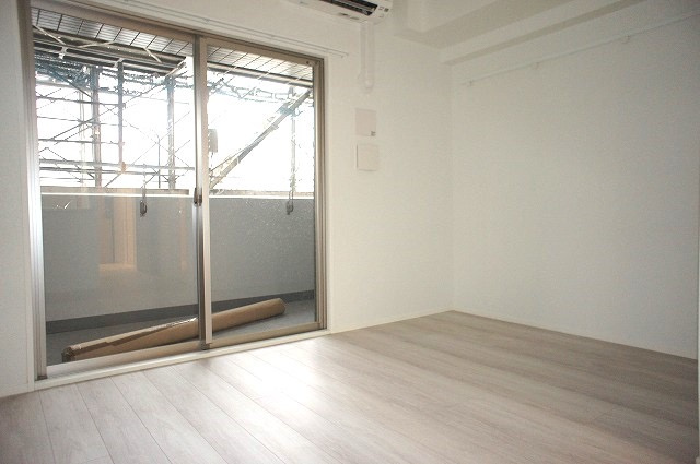 新品家具付きマンション築港本町10(KaGood福岡)の居間・リビング