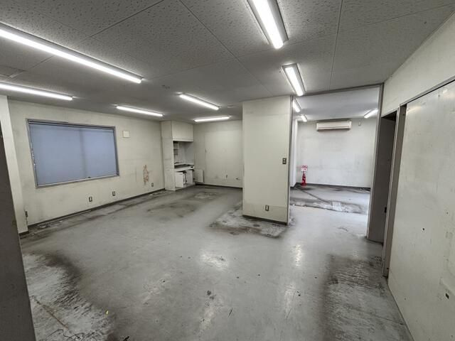 伏屋・八田間高架下建物（西・東）の内装