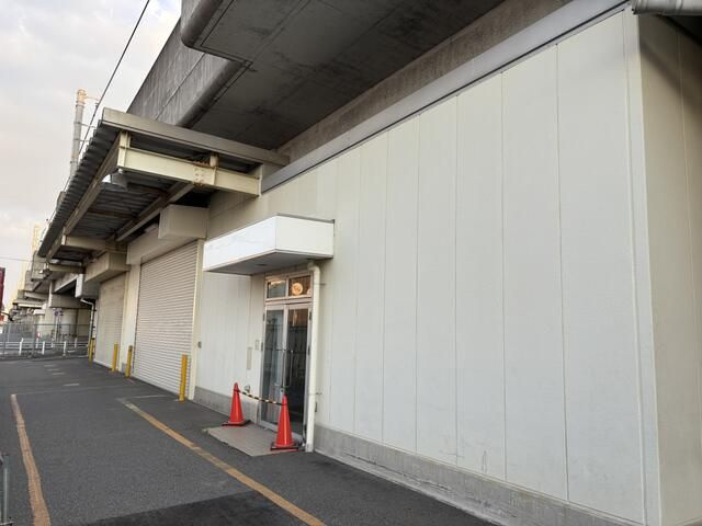 伏屋・八田間高架下建物（西・東）の外観