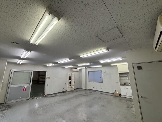 伏屋・八田間高架下建物（西・東）の内装