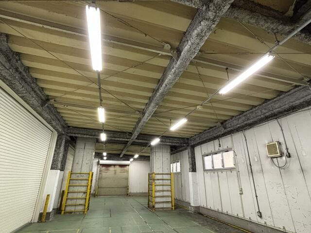 伏屋・八田間高架下建物（西・東）の内装