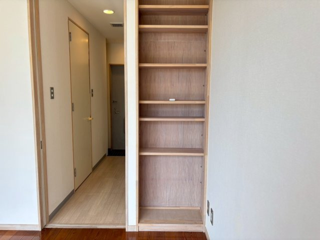 ワンズの収納|好きな高さに調整できる本棚です