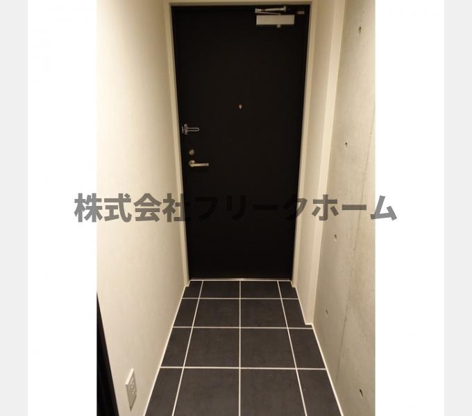 三鷹市上連雀１丁目の賃貸マンションの玄関