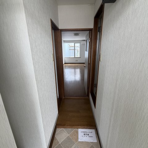 学）フラワーハイツの玄関