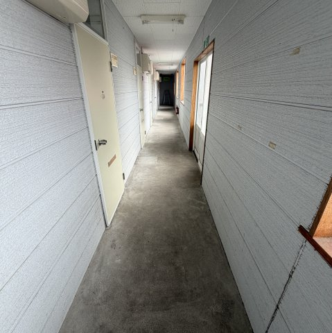 学）フラワーハイツのエントランス