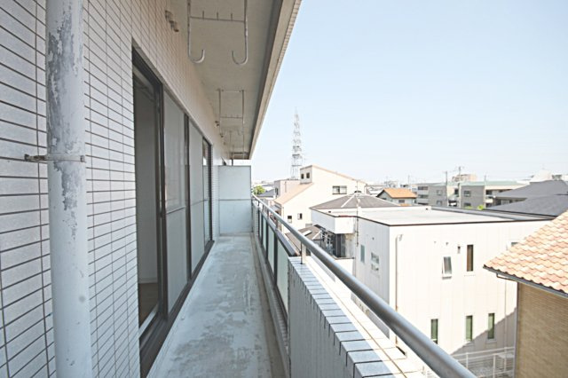 プリヴェール中山のバルコニー|広々としたバルコニーです