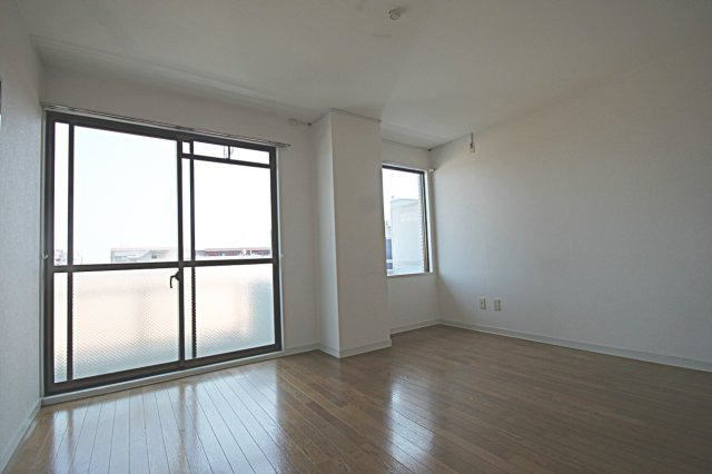 プリヴェール中山の居間・リビング|こちらの居間で趣味の時間をお楽しみください