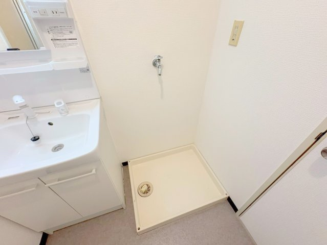 プリヴェール中山の洗面所|広い洗面スペース