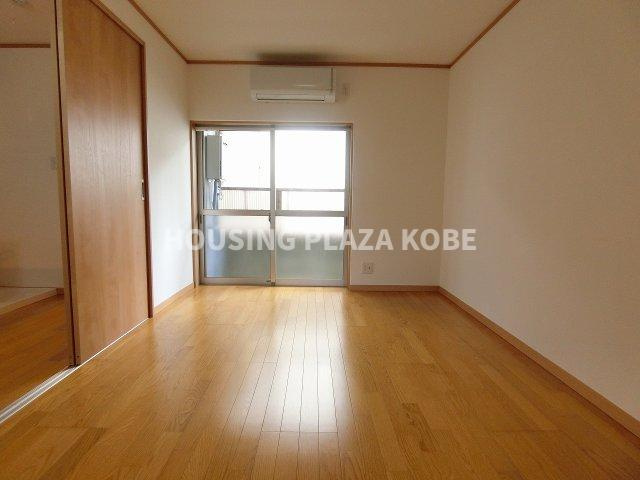 メゾンド須磨Ｂ棟の居間・リビング