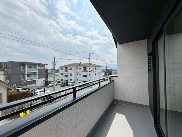 Adoble+アドブル＋小倉南区葛原本町4丁目2期　【小倉南区　新築戸建て】のバルコニー|雨が降っても安心な屋根付きバルコニー♪　【小倉南区　新築戸建て】