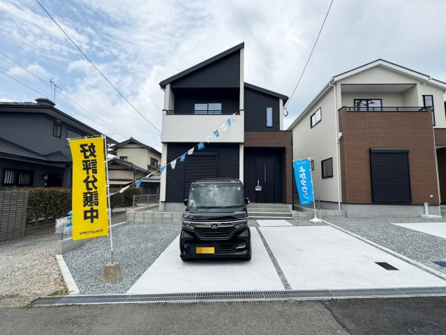 Adoble+アドブル＋小倉南区葛原本町4丁目2期　【小倉南区　新築戸建て】の駐車場|駐車スペース普通車並列2台＋軽1台可能♪