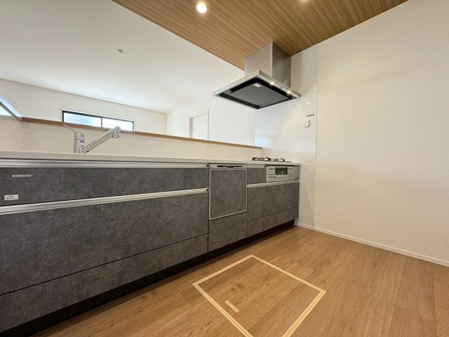 Adoble+アドブル＋小倉南区葛原本町4丁目2期　【小倉南区　新築戸建て】のキッチン|料理がもっと楽しくなる、コミュニケーションキッチン。　【小倉南区　新築戸建て】