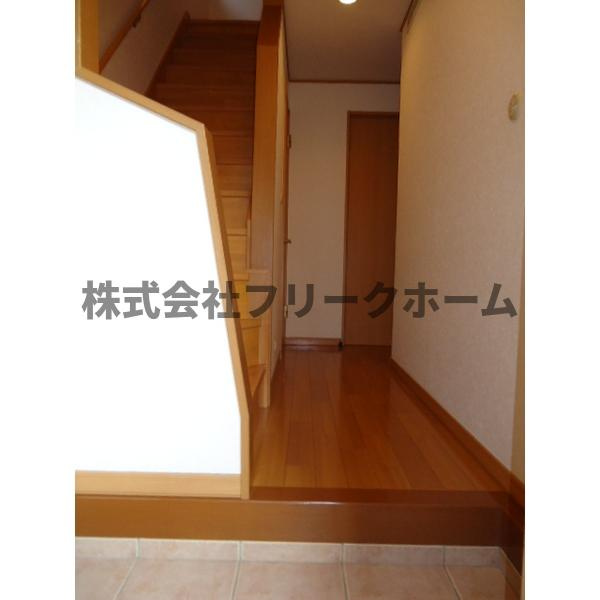 小金井市梶野町２丁目のアパートの玄関