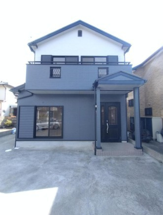 養父元町　中古一戸建ての外観|新しい生活にいかがでしょうか？外観はお住まいの顔になります。こだわりたいポイントですね。外壁塗装や屋根塗装のご相談も承っております。
■現地内覧・資金計画相談・住宅ローン相談もお問合せ受付中■