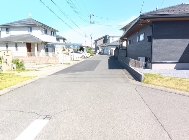 筑西市八丁台の前面道路含む現地写真