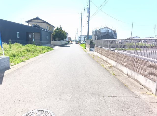 筑西市八丁台の前面道路含む現地写真