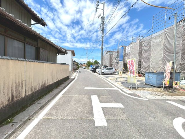 ブルーミングガーデン　一宮市玉野　全3区画分譲の前面道路含む現地写真|「現地（2026年5月7日）撮影」　
■前面道路　
■ヤマダ不動産　株式会社リライフ