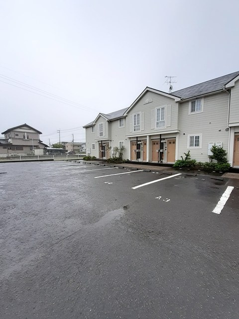 サンプラーズ東の駐車場|駐車場
