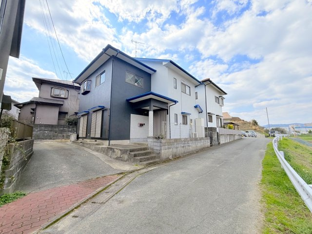 永岡戸建ての前面道路含む現地写真