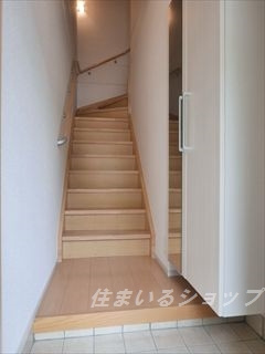クリアネス　壱番館の玄関|ミラー付き大型シューズボックス