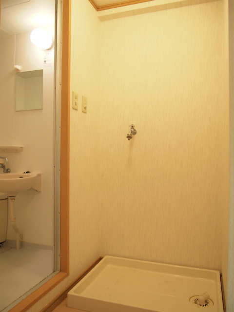 アザレアハイツ和泉野【キャッシュバック対象物件】の洗面所|ゆったりとスペースのある洗面所