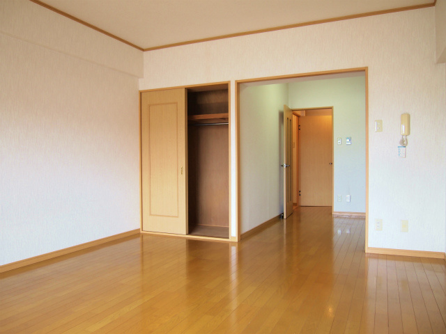 アザレアハイツ和泉野【キャッシュバック対象物件】の収納|便利な収納スペースです