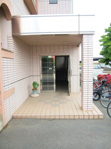 アザレアハイツ和泉野【キャッシュバック対象物件】のエントランス|清潔なエントランスです