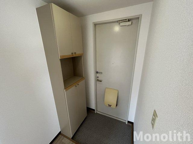 ロジュマンイズミC棟の玄関