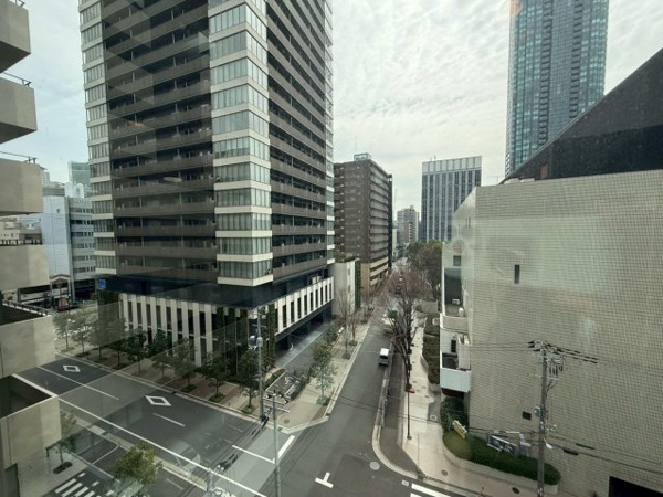 【展望】 | 【物件からの眺望】6階からの眺望！都市の景観と一体となったくつろぎある眺望です！