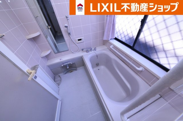 久喜市南２丁目 中古戸建の浴室|明るい浴室